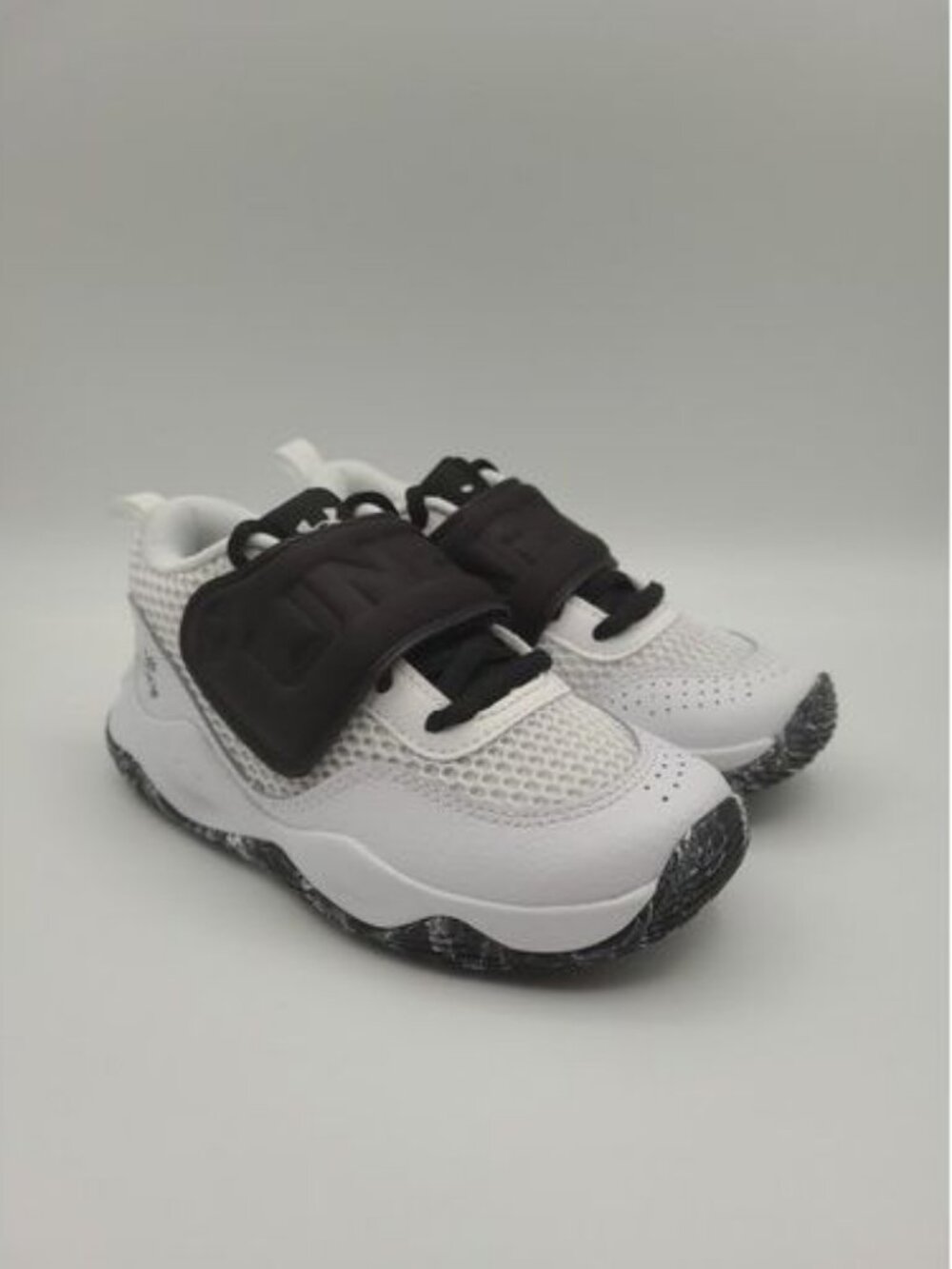 Under Armour Zone BB 2 Youth Size 12K White Black Basketball Shoes 3026638-100